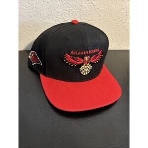 Atlanta Hawks Hat Cap Snap Back Mens One Size Black Red NBA Mitchell & Ness